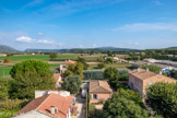 <center>Château de Peyrolles-en-Provence</center>A gauche, le défilé de Mirabeau. Au fond, la montagne de Vautubière, au-dessus de Jouques.